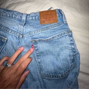 Levi’s W25 L26 short rise jeans - like new